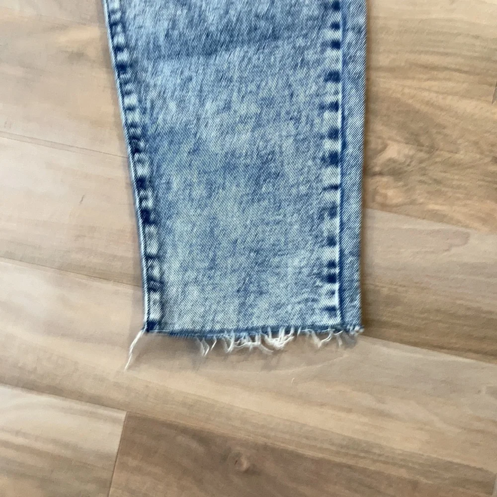 SO high rise MOM JEAN acid wash denim raw edge hem retro jean size 11 / 30 - Picture 5 of 16